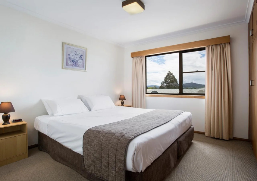 Nightcap at Riverside Hotel