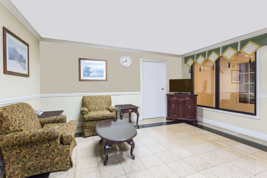 Super 8 By Wyndham Atlanta Northeast Ga