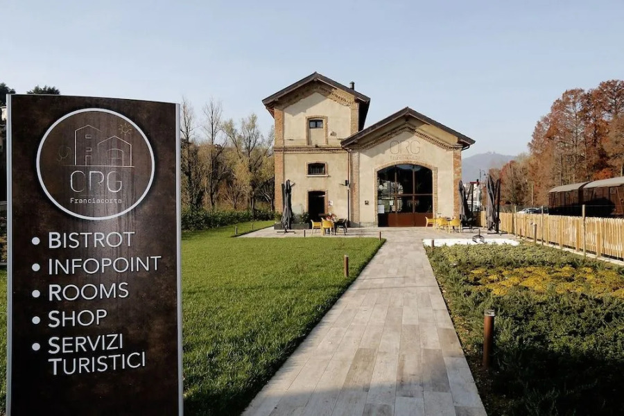 Smart Rooms & Restaurant