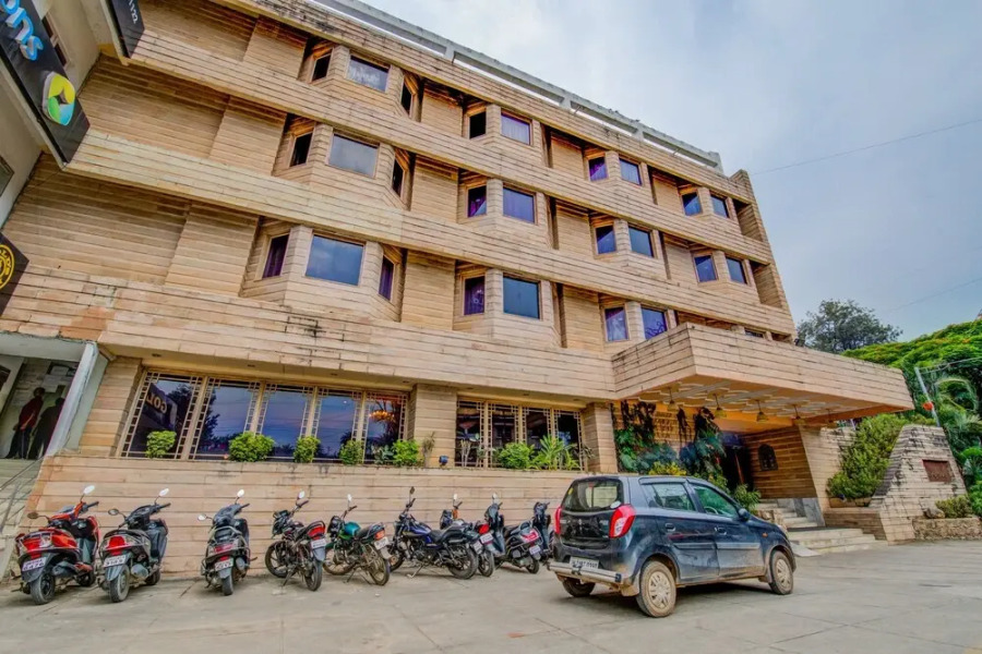 Capital O 1399 Hotel Yuvraj Palace