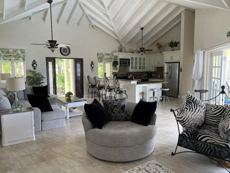 Remarkable 3-bed Villa in Christ Church
