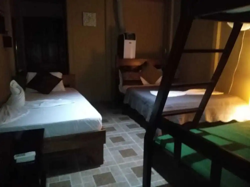 Hotel Cabinas y Tour Aaron Tortuguero