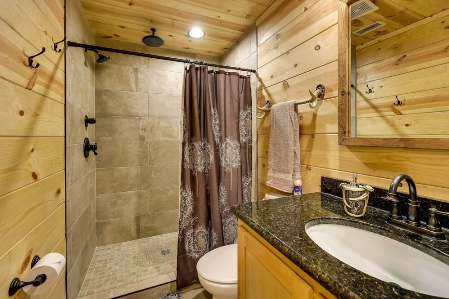 Pet-friendly Broken Bow Cabin w/ Fire Pit!