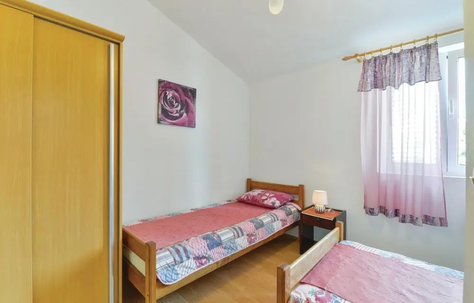 Nice Home in Kustici With Wifi and 2 Bedrooms