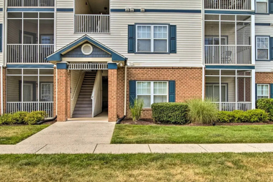 Porch & Community Perks: Walkable Lewes Condo