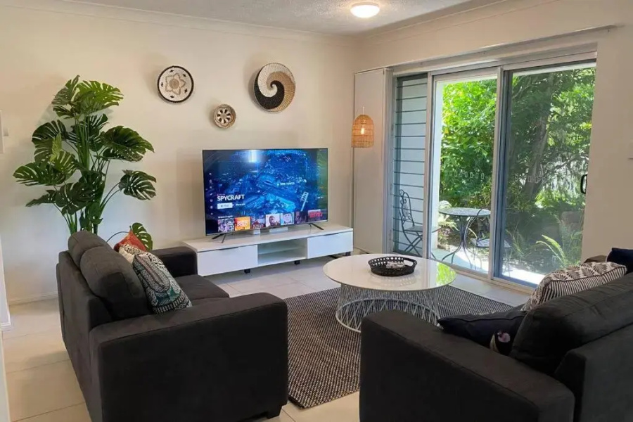 TOWNHOUSE 5 min walk to BEACH, SHOPS & STRAND