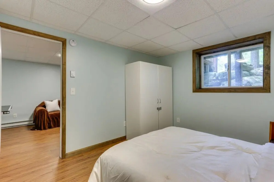 Screened Porch & Grill: Lake Ariel Vacation Rental