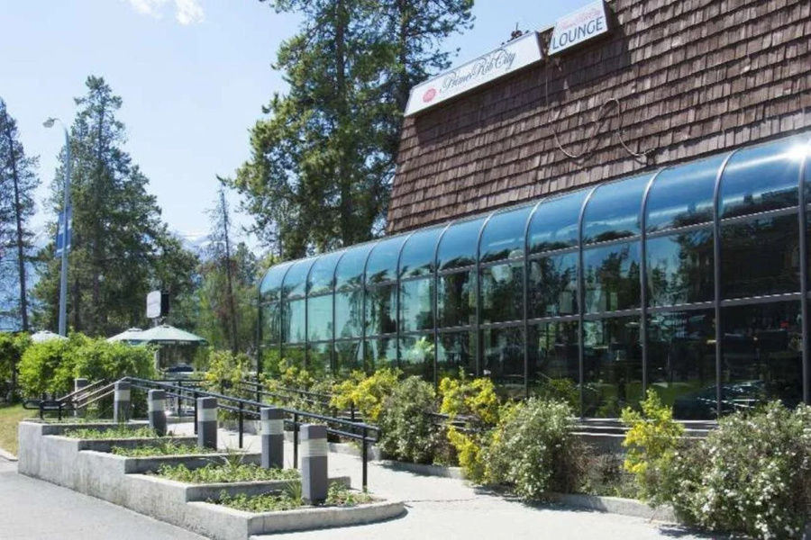 Tonquin Inn