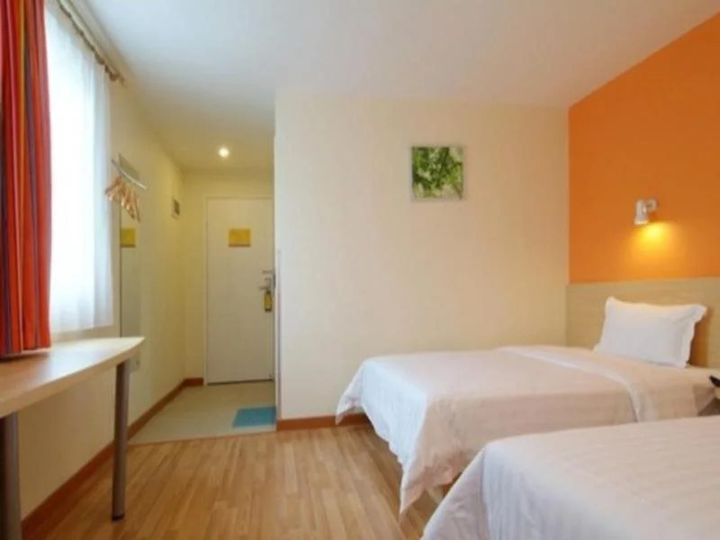 7 Days Inn Fuyang Trucks Building Shop Branch