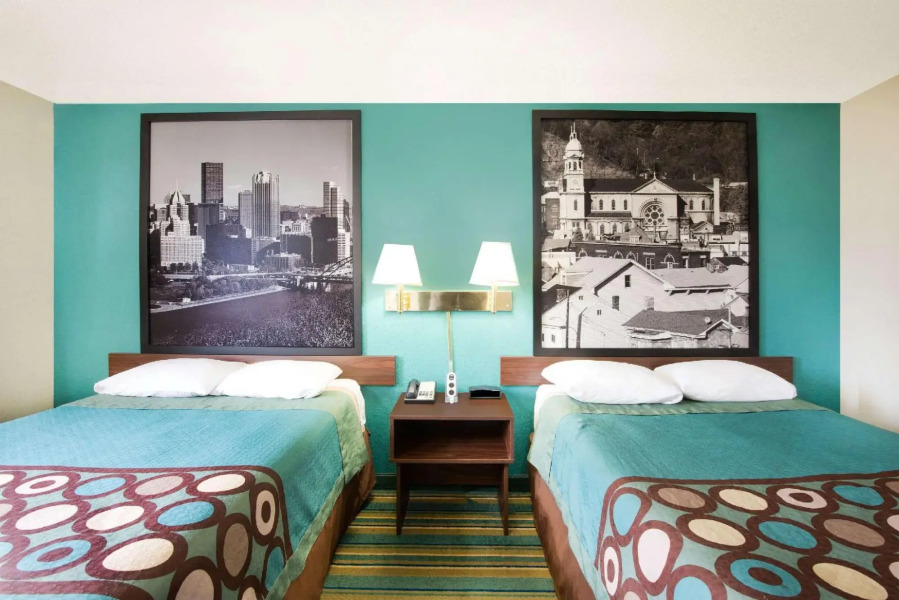 Super 8 by Wyndham Pittsburgh PA Airport/University Area