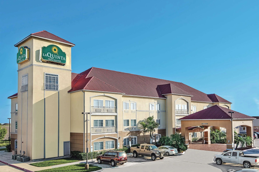 La Quinta Inn & Suites by Wyndham Mercedes Outlet Mall