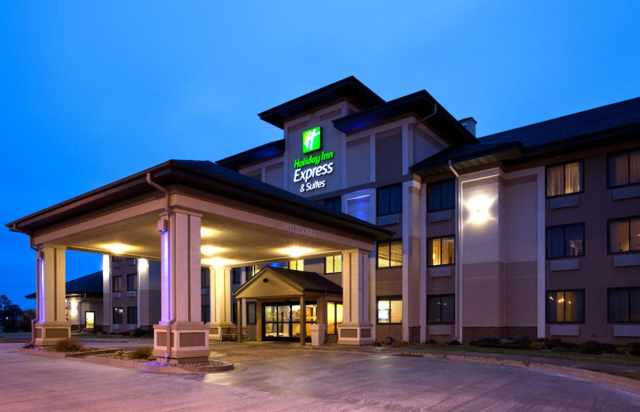 Holiday Inn Express & Suites Worthington by IHG