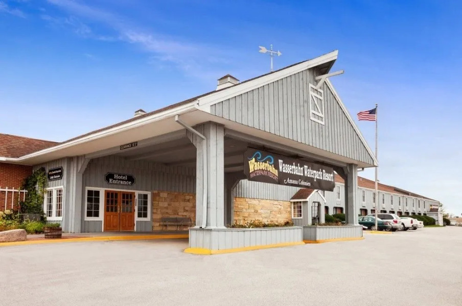 Ramada Williamsburg and Wasserbahn Waterpark