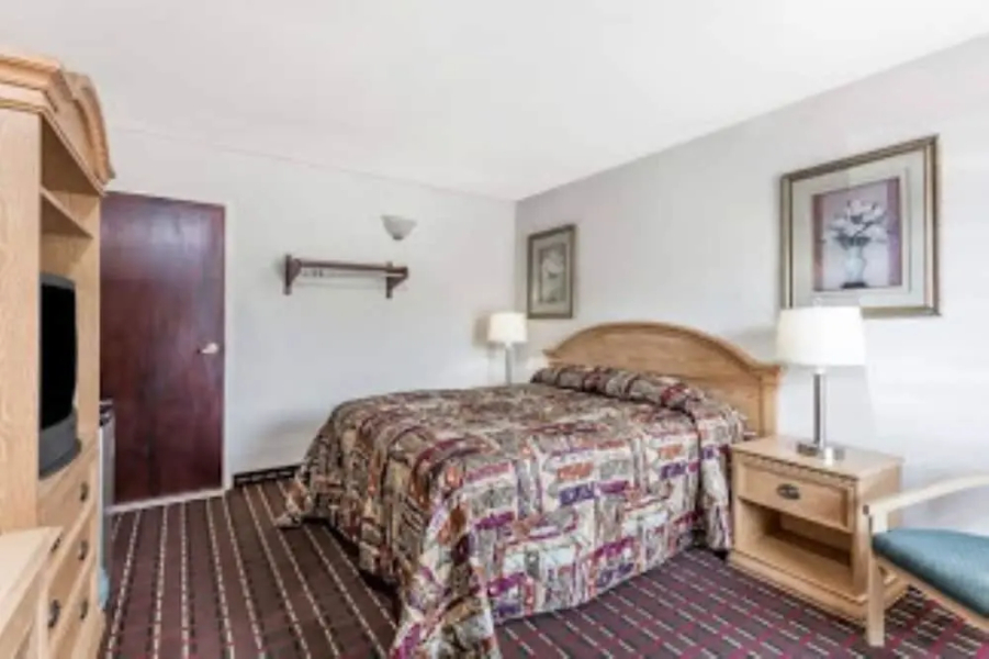 Knights Inn Suffolk Hotel