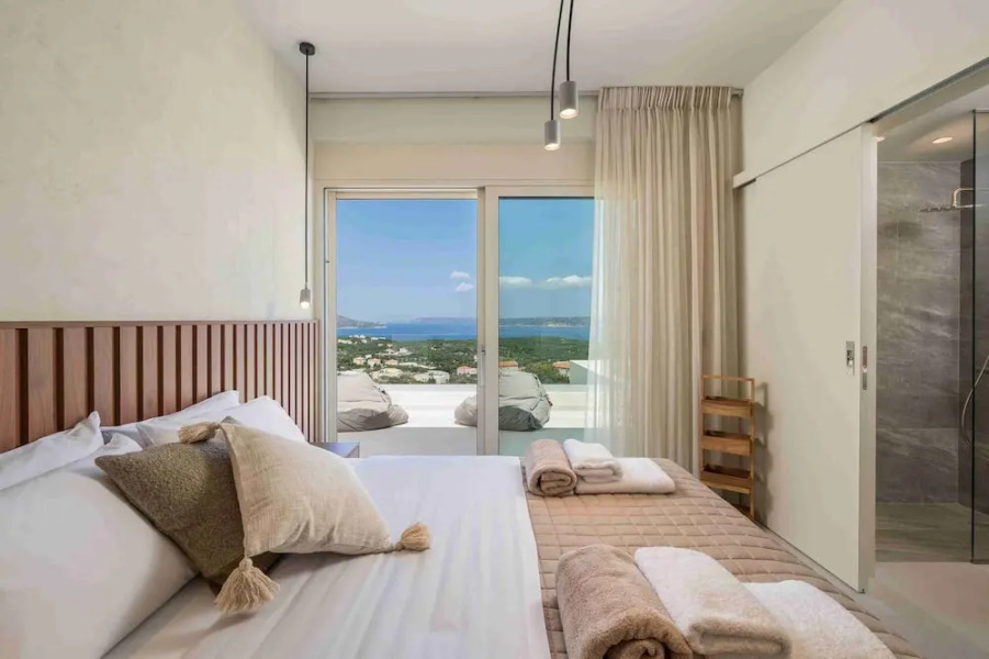 An Elegant villa in Kokkino Horio