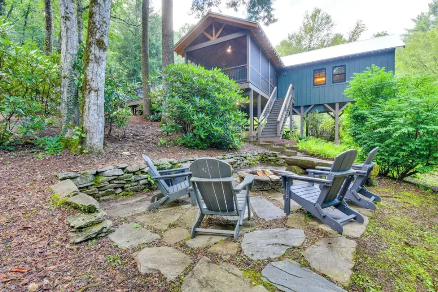Tranquil Highlands Cottage With Fire Pit & Stream!