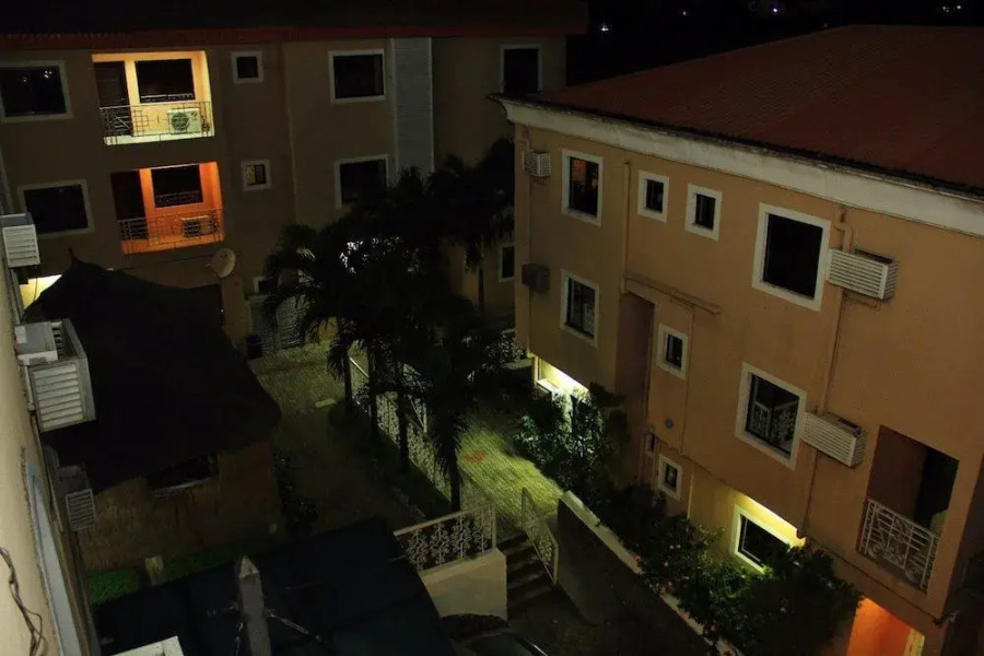 De-vine Plus Hotel and Suites