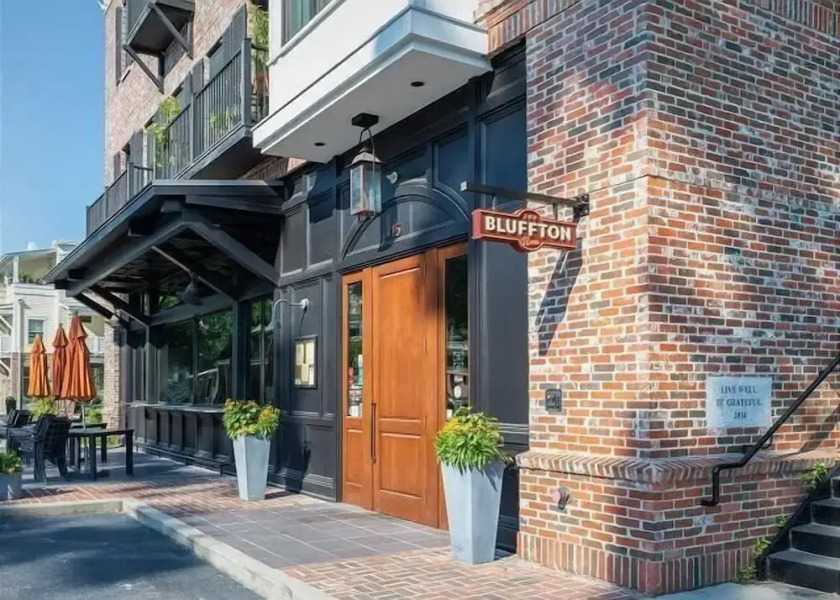 May River Breeze! 3-story Townhouse in Old Town's Promenade