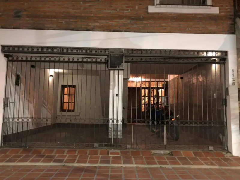 casa p/4 personas sobre av. roca con cochera