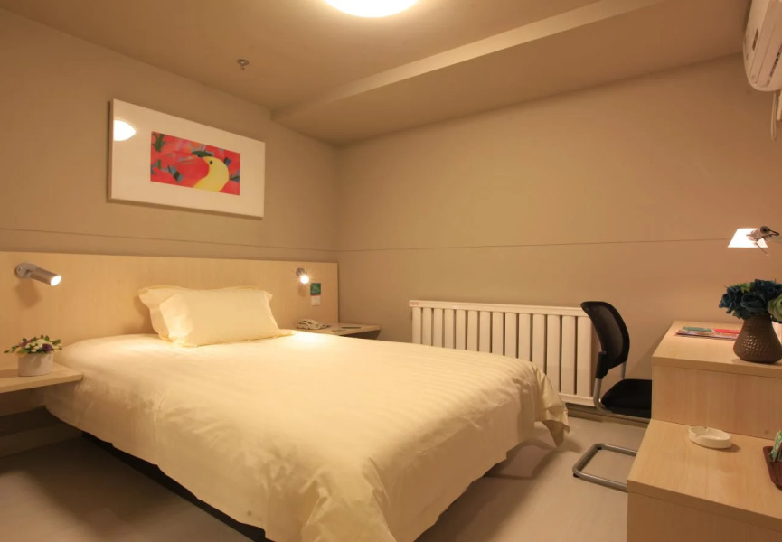 Century Star Urumqi Changjiang Road Hotel