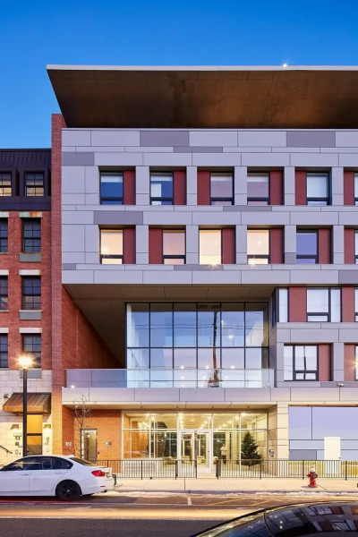 Airy 3 BR Flat w Shared Deck - gym - Mins to NYC