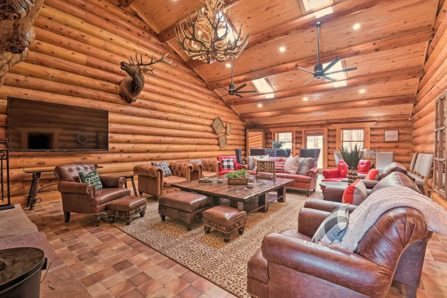 Grand Mountain Retreat in Angel Fire w/ Game Room!