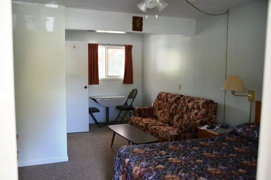 Rivermount Motel Campground and RV Park