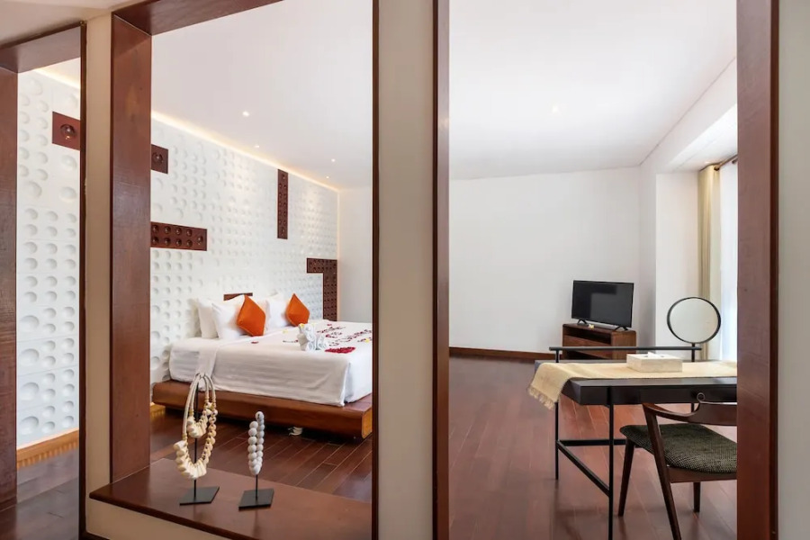 Splendid Beachfront 2 Br Villa in Seminyak