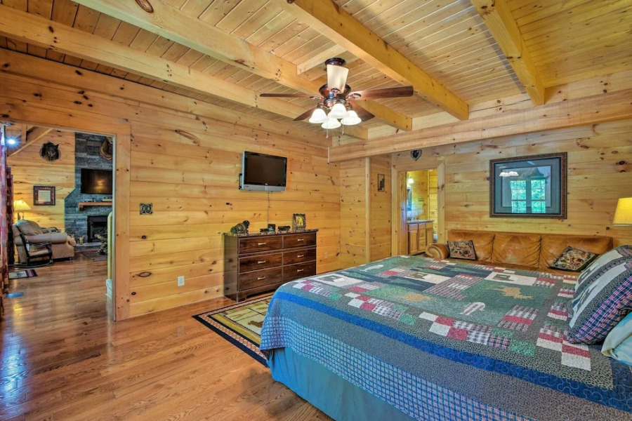 Trenton Cabin w/ Hot Tub - 14 Mi to Lookout Mtn!