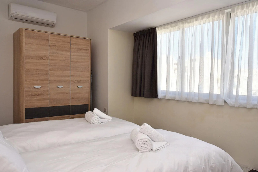 2 Bedroom, Bright & Central Top Floor Apartment - 5