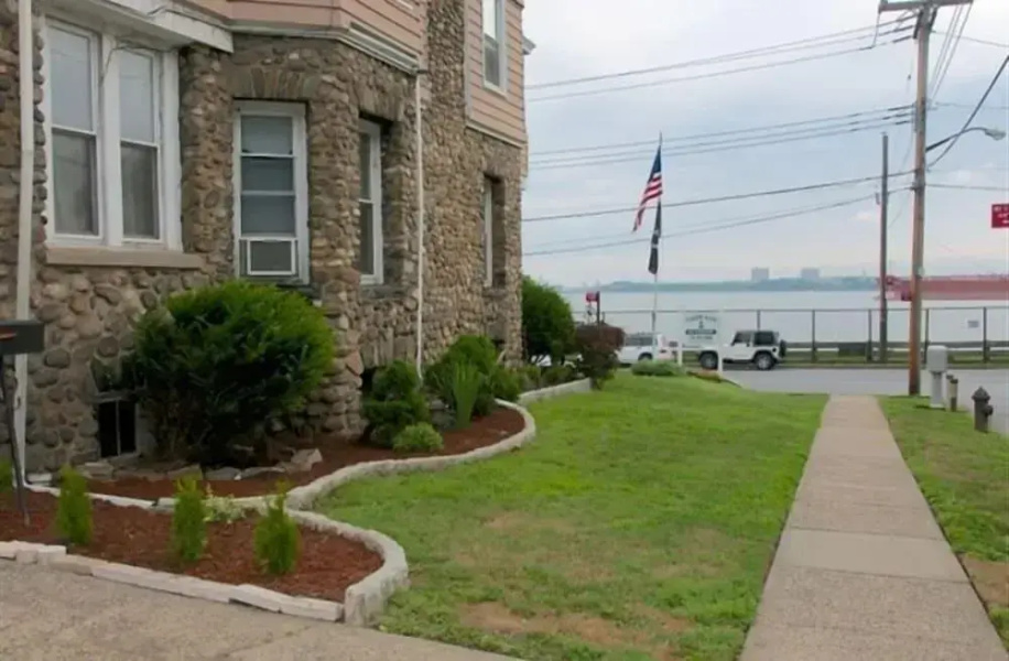 The Harbor House Bed & Breakfast
