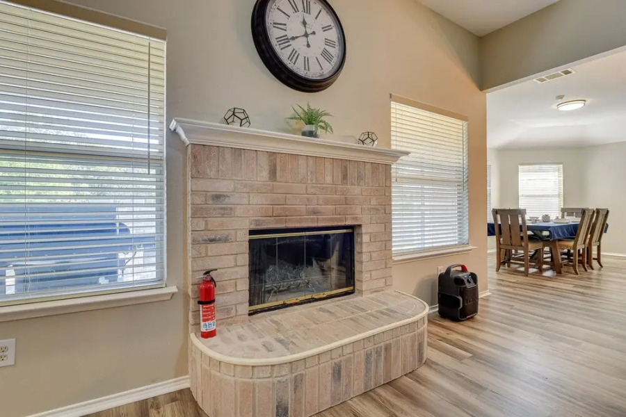 Walk to Water: Cozy Eagle Mountain Lake Home