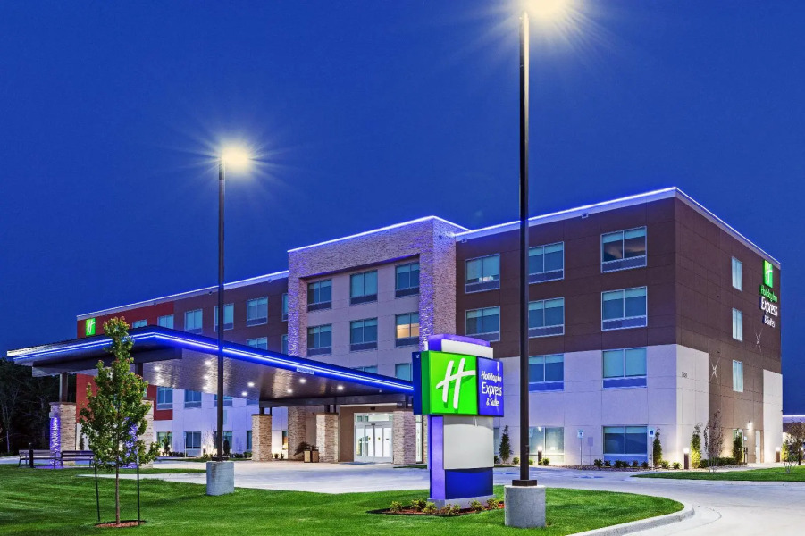 Holiday Inn Express & Suites Parsons by IHG