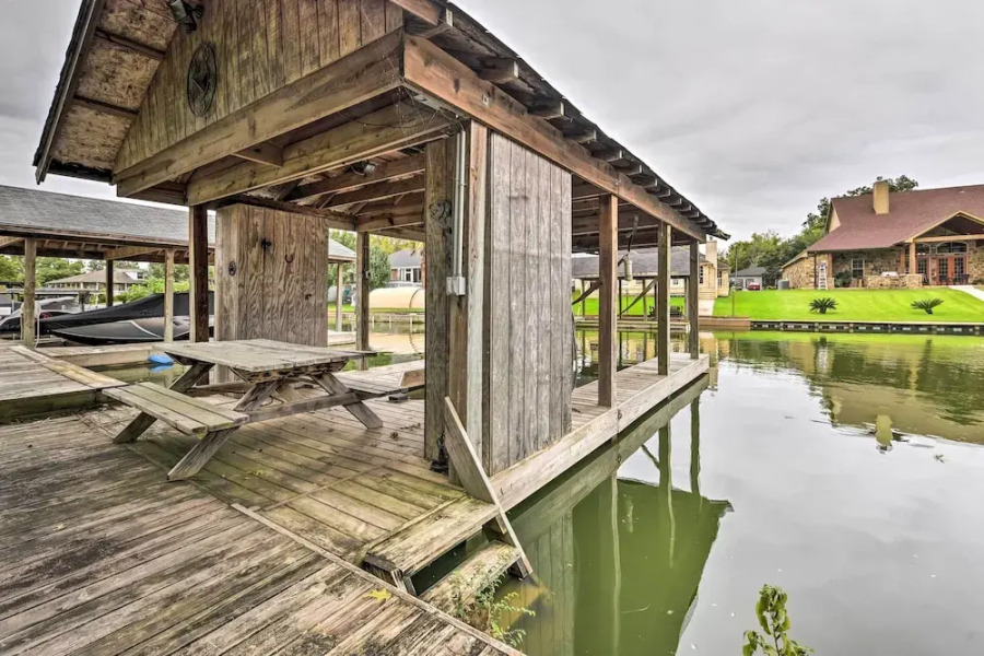 Quiet Lake Conroe Townhome w/ 2 Boat Slips!