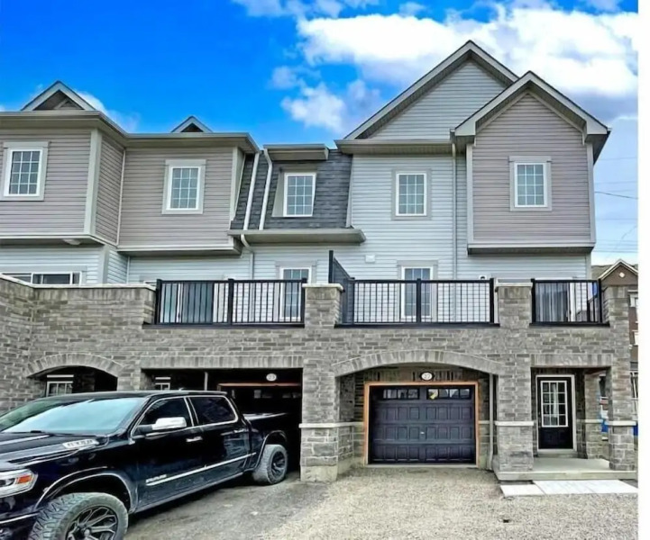 Elegant 3-bedroom House - Bowmanville