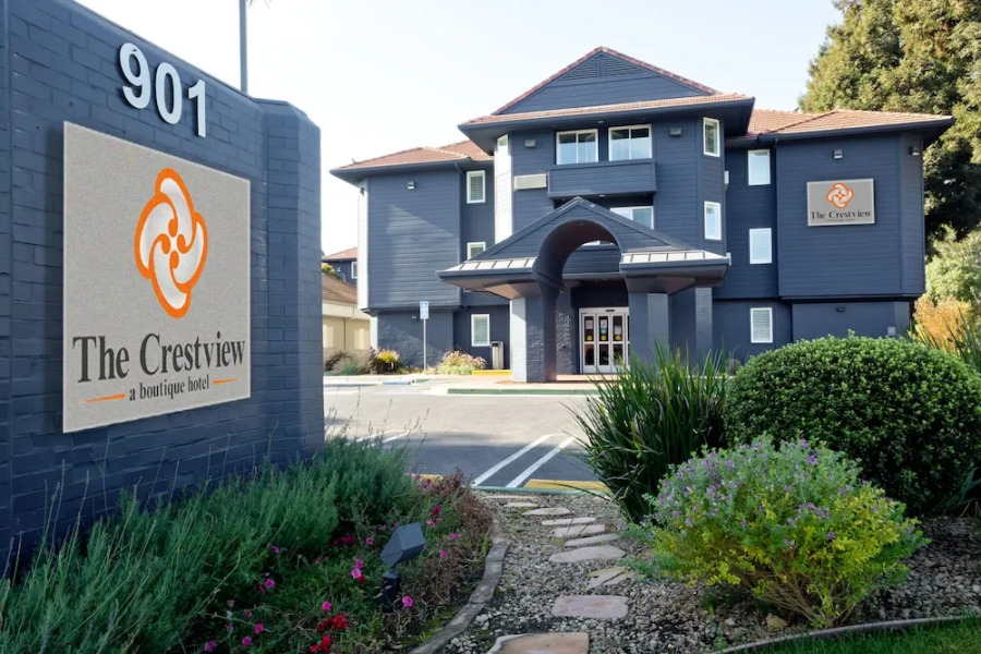 Best Western Crestview Hotel & Suites