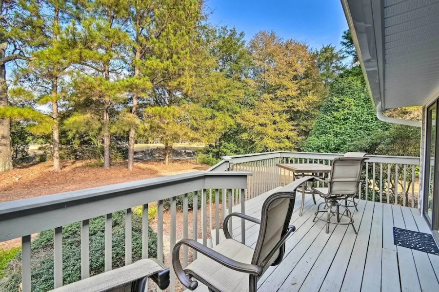 Pinehurst Gem on Golf Course & Putting Green!