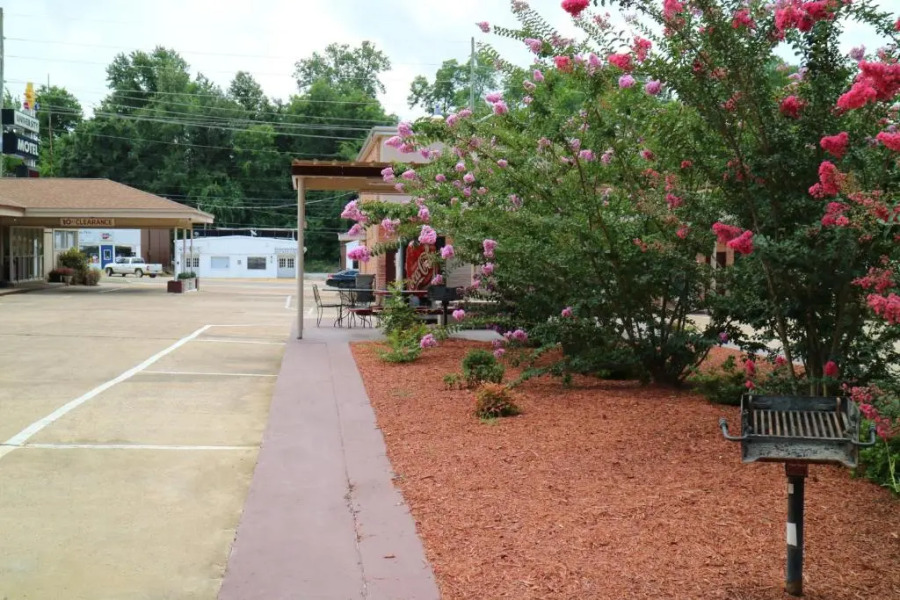 University Motel and Suites