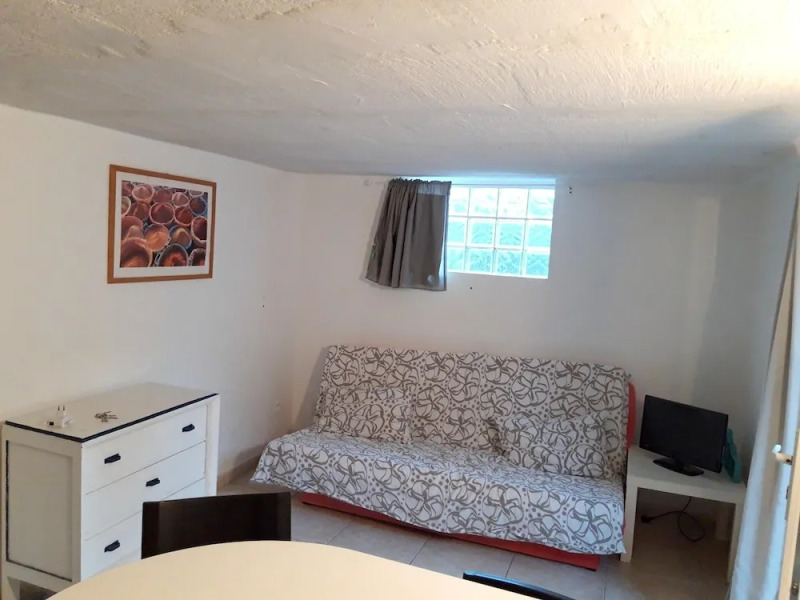 Apartment With one Bedroom in Le Rove, With Wonderful Mountain View and Enclosed Garden - 800 m From the Beach