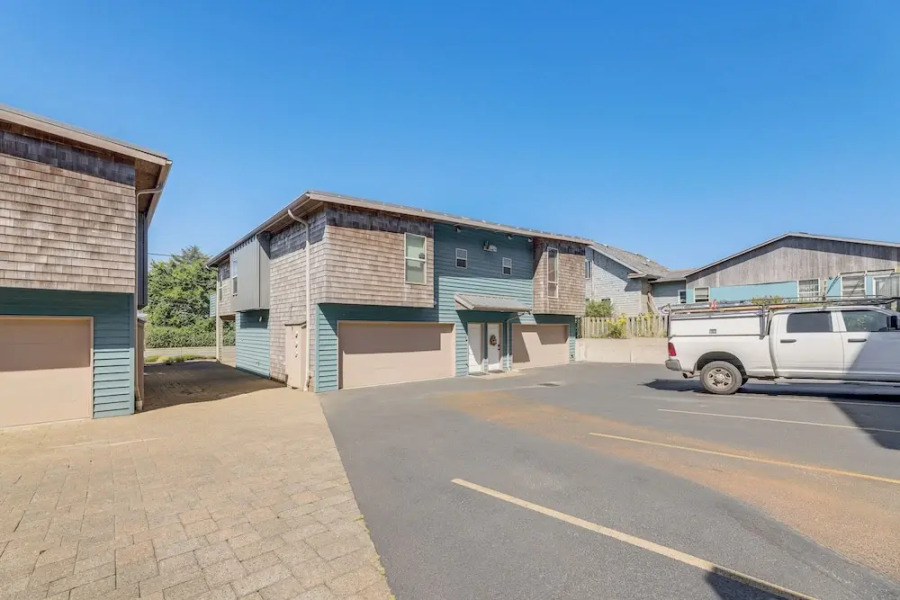 Steps to Pirate Cove: Oregon Coast Condo w/ View