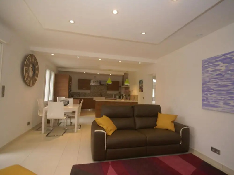 Detached Holiday Home on the Edge of a Vineyard at Châteauneuf-du-pape