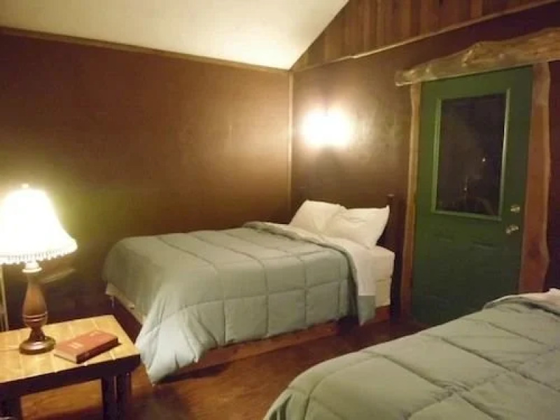 Antler Oaks Lodge and RV Resort