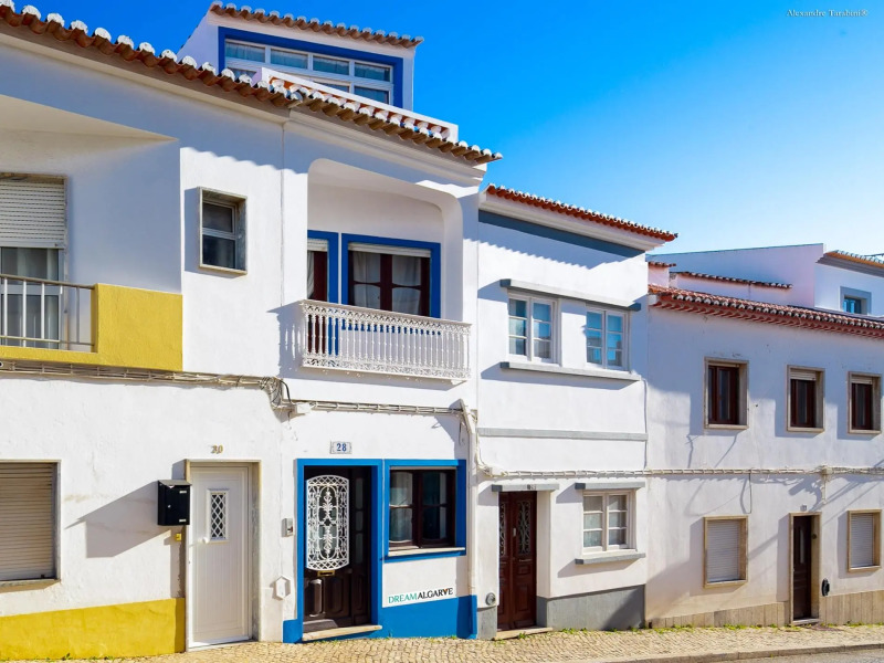 A18 - Chimney Townhouse in Historic Center