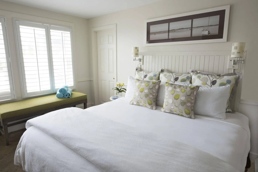 Vineyard Square Hotel & Suites