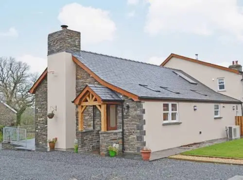 Hirwaun Cottage