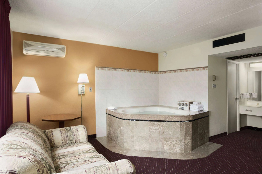 Ramada by Wyndham Pittsburgh/New Stanton