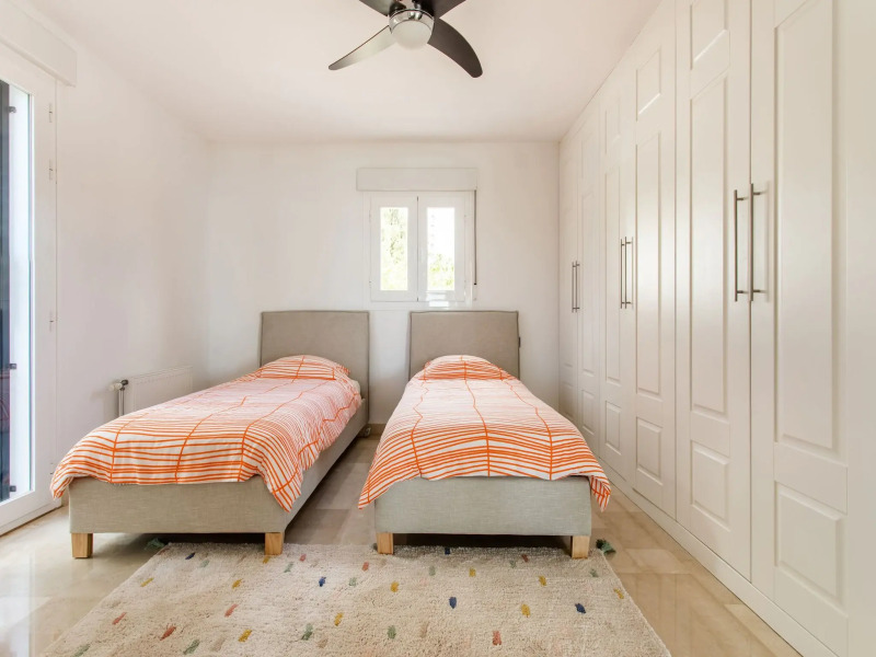 Villa in Granada With Sea Views & Pool