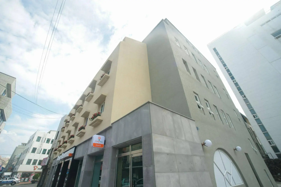 Orange Tree Hotel & Cafe