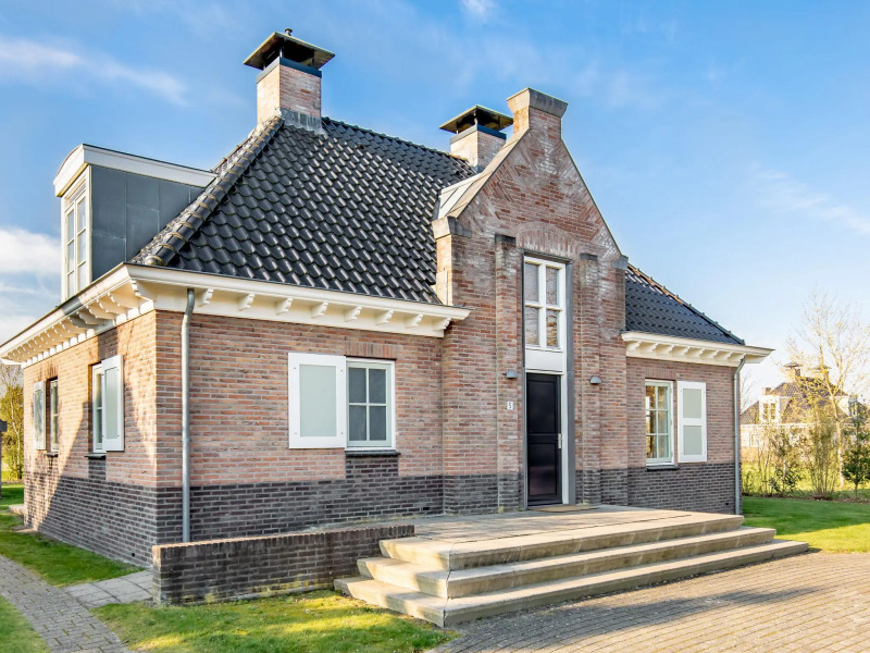 Stately, luxury villa with two bathrooms, 2km from Appelscha