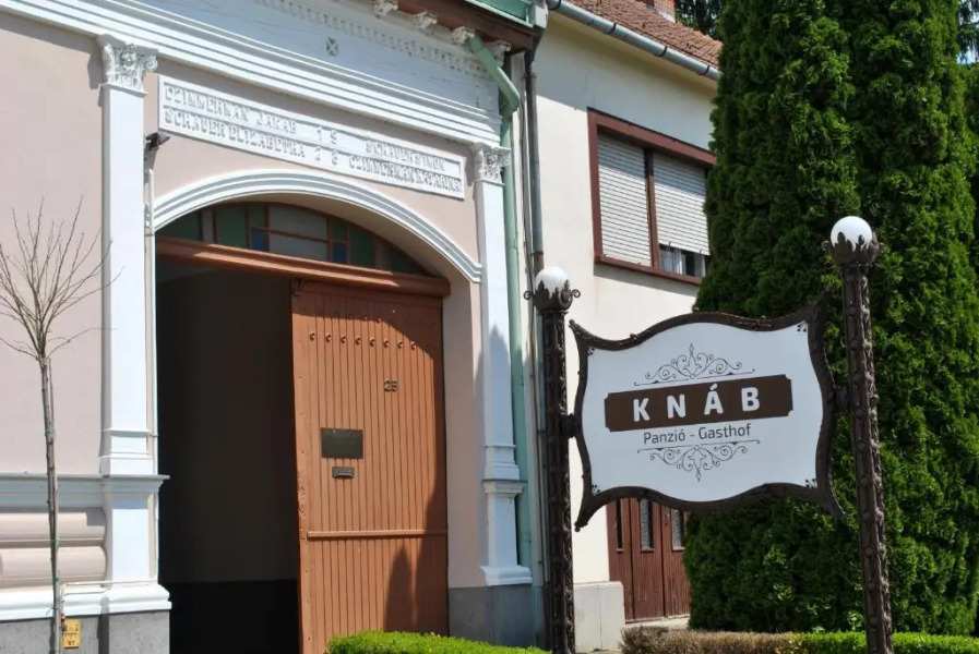 Knáb Panzió